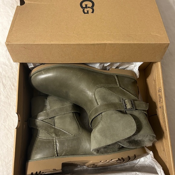 UGG burnt olive boots - Picture 2 of 4